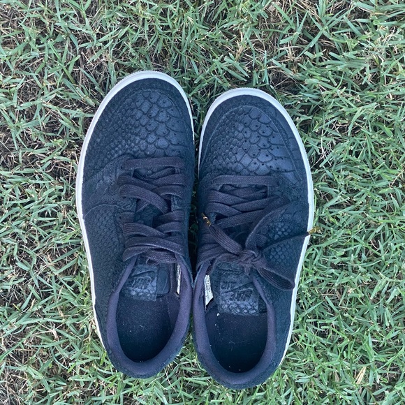 Nike Air Jordan Black Python Lace-up Sneakers Size 7 - Picture 3 of 9